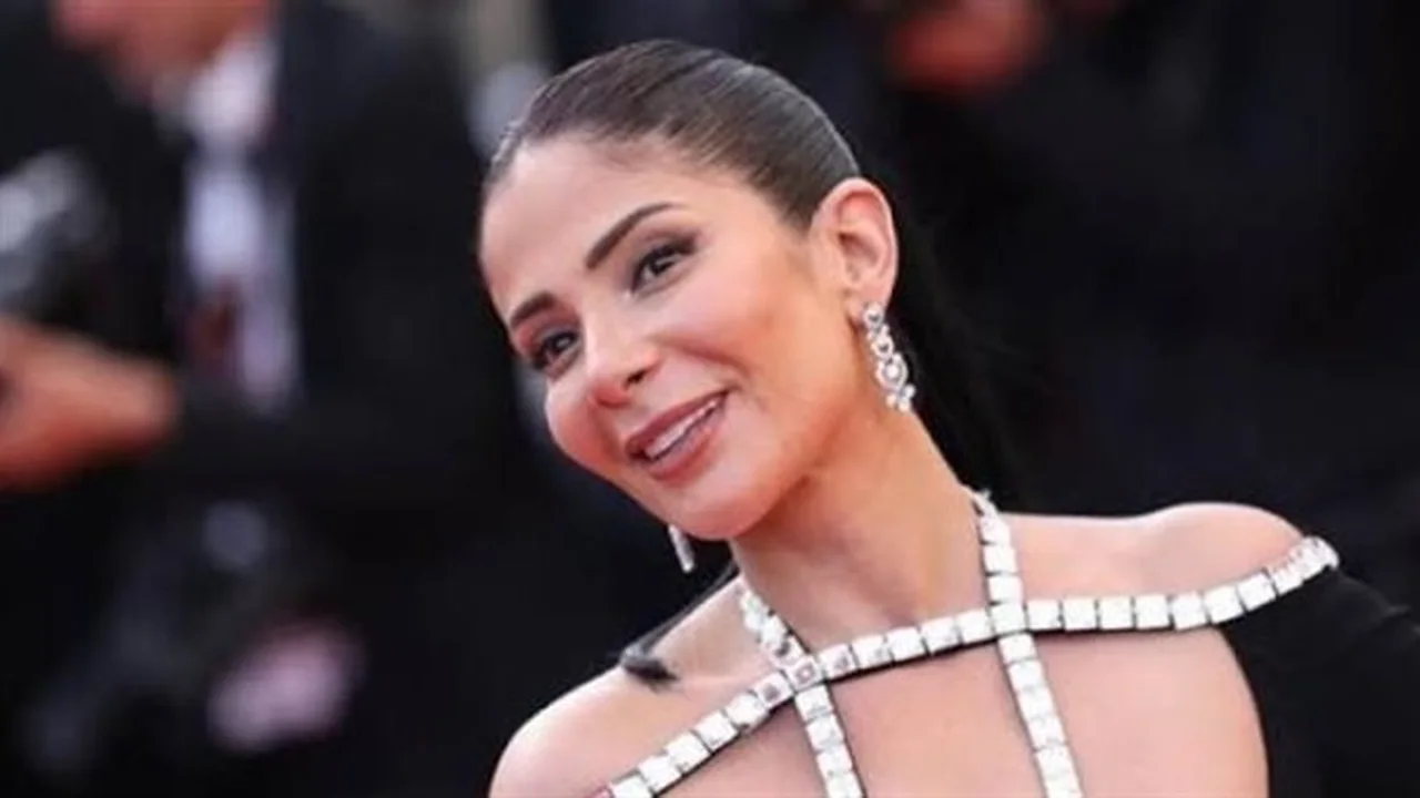 خلف الكواليس.. منى زكي تجدد تعاونها مع المخرج هاني خليفة بمسلسل طالع نازل